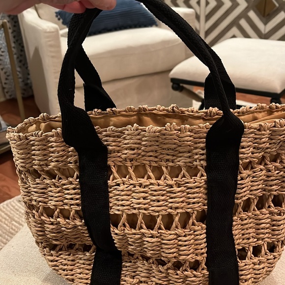 Crochet Straw Tote with Black Strap/NWOT - Picture 5 of 11